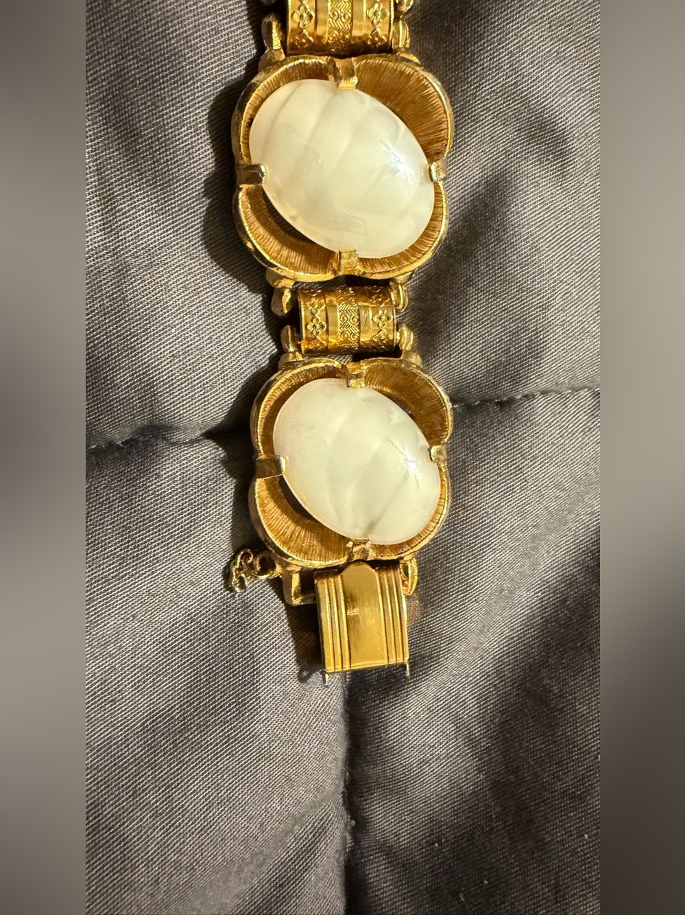 Vintage Gold Tone Milky White Cabochon Statement Bracelet Ornate Chunky 8” - Picture 4 of 16